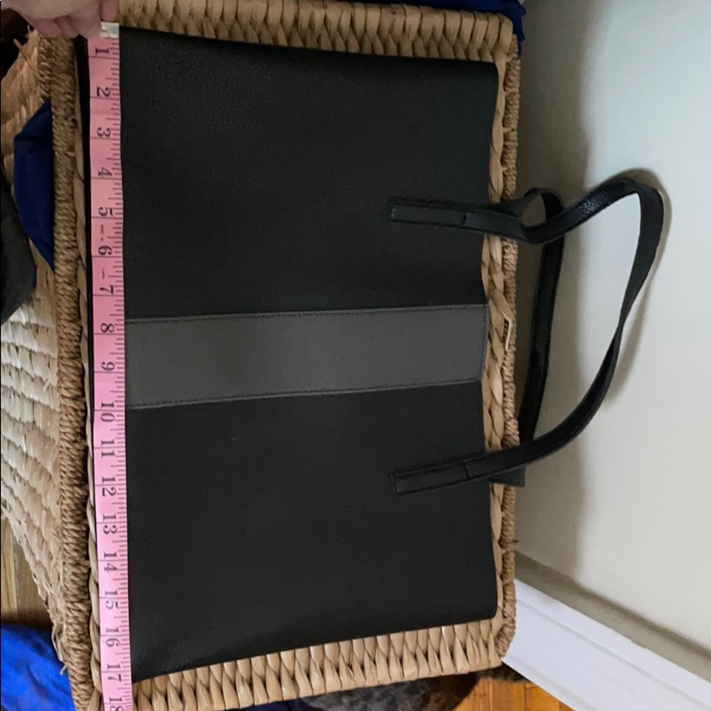 Vince Camuto black bag with grey stripe - Picture 6 of 7